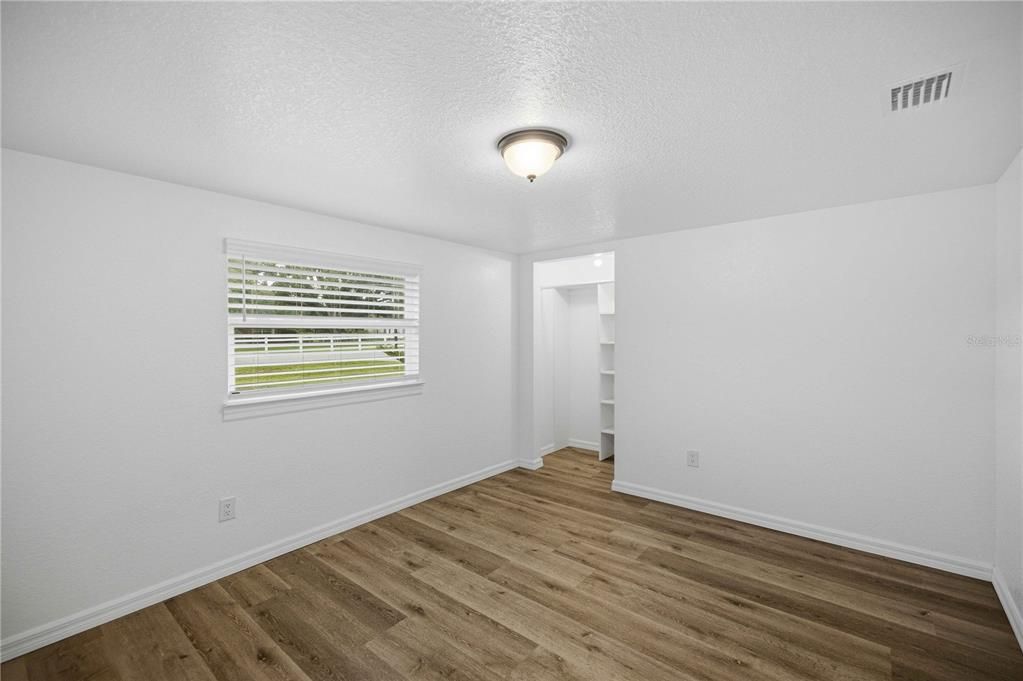 En Venta: $249,900 (3 camas, 2 baños, 1300 Pies cuadrados)