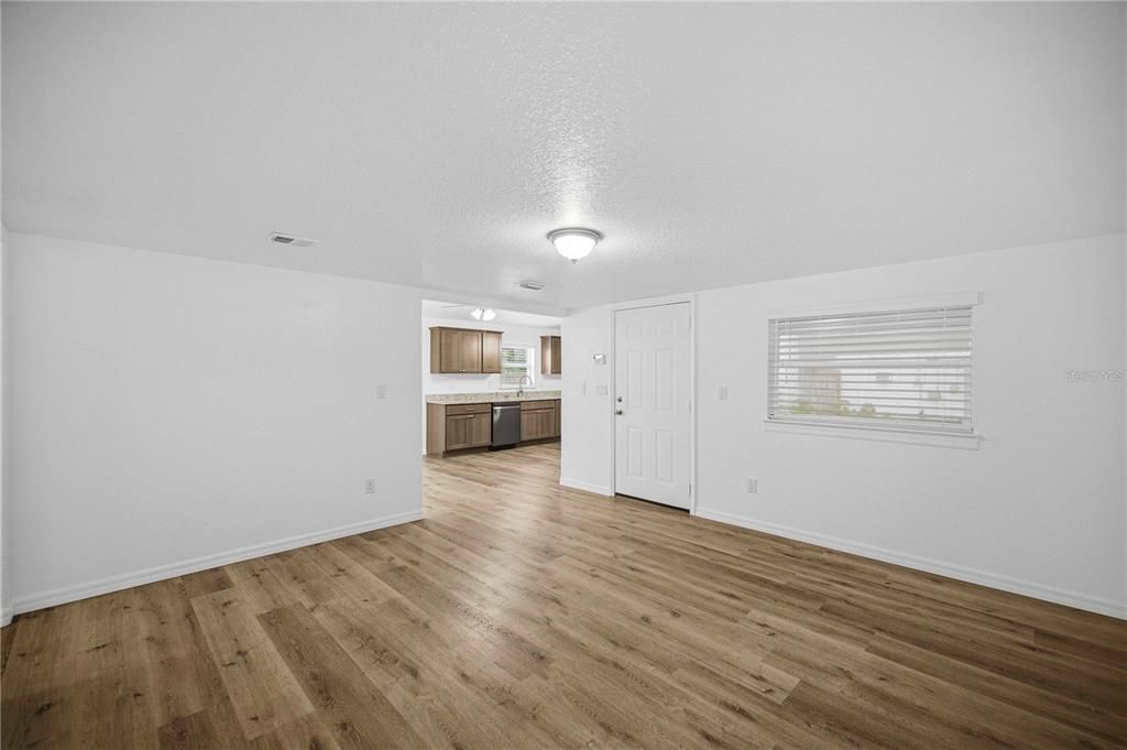 En Venta: $249,900 (3 camas, 2 baños, 1300 Pies cuadrados)