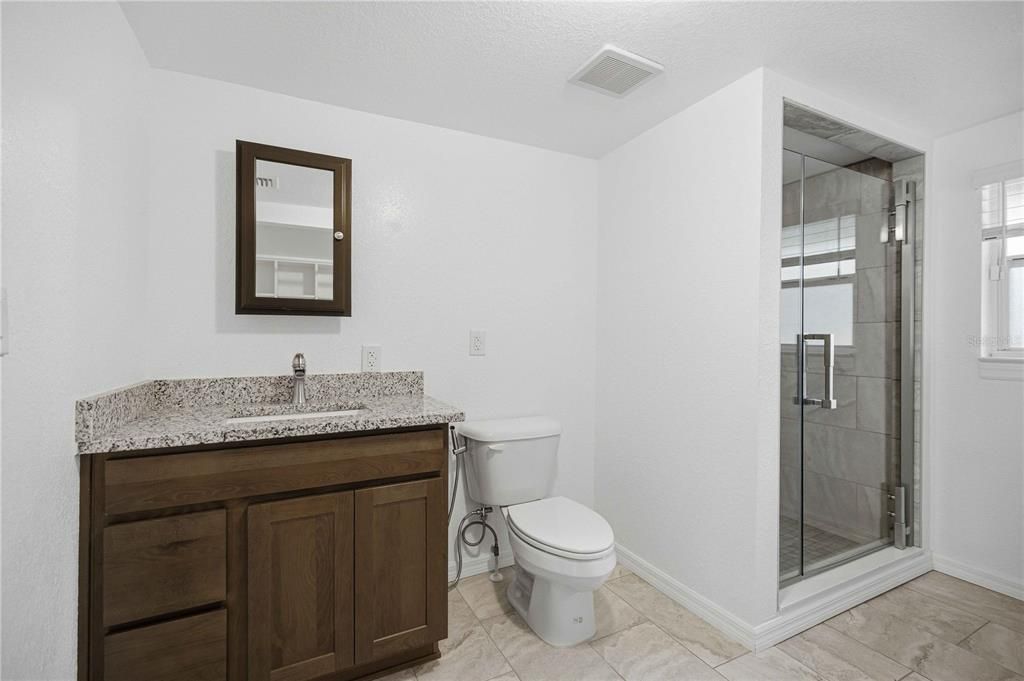 En Venta: $249,900 (3 camas, 2 baños, 1300 Pies cuadrados)