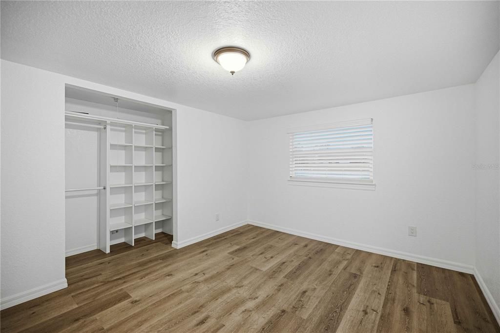 En Venta: $249,900 (3 camas, 2 baños, 1300 Pies cuadrados)