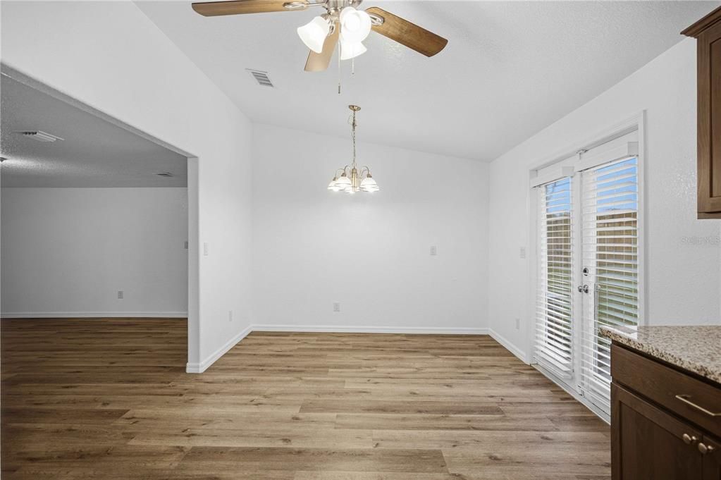 En Venta: $249,900 (3 camas, 2 baños, 1300 Pies cuadrados)
