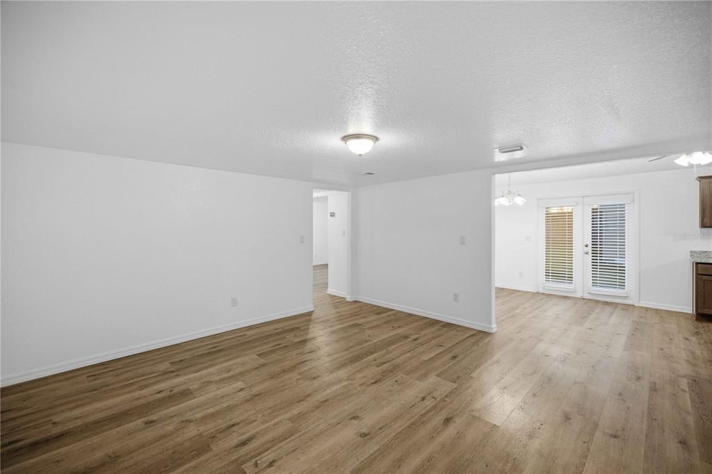 En Venta: $249,900 (3 camas, 2 baños, 1300 Pies cuadrados)