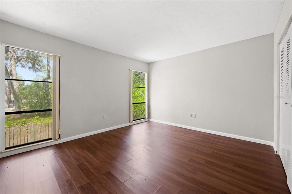 For Sale: $80,000 (2 beds, 1 baths, 876 Square Feet)