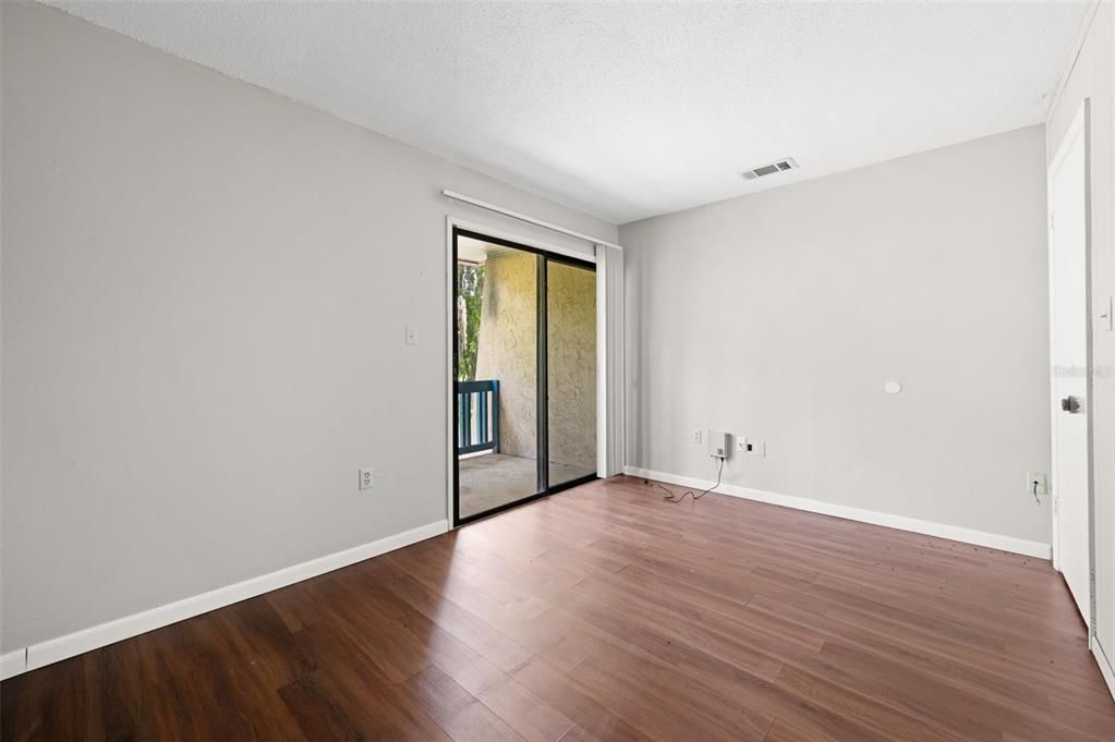 For Sale: $80,000 (2 beds, 1 baths, 876 Square Feet)