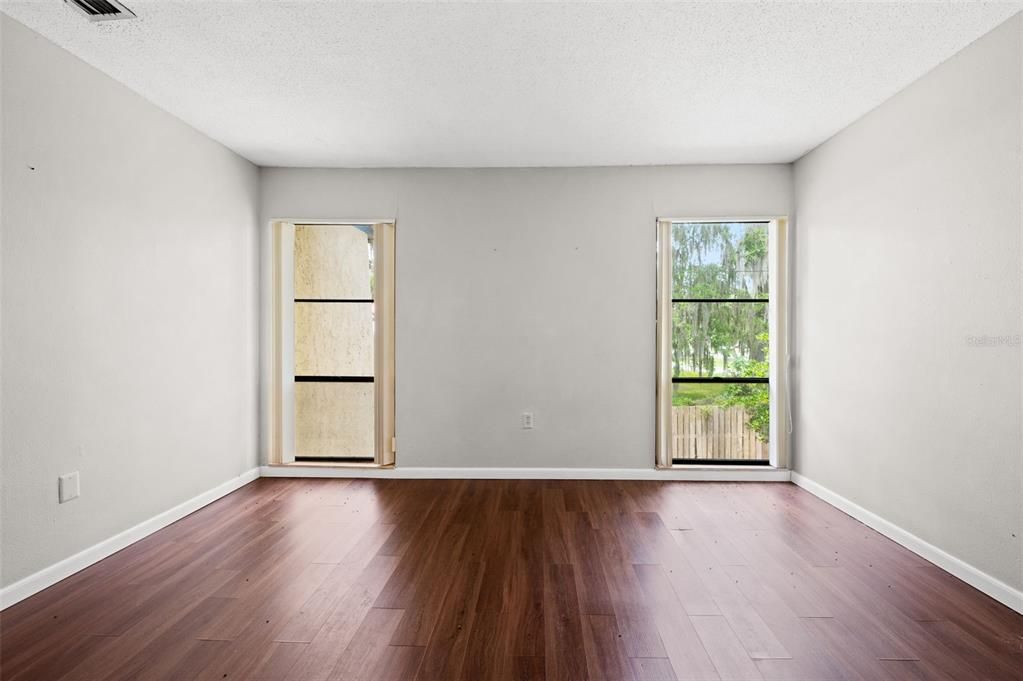 For Sale: $80,000 (2 beds, 1 baths, 876 Square Feet)