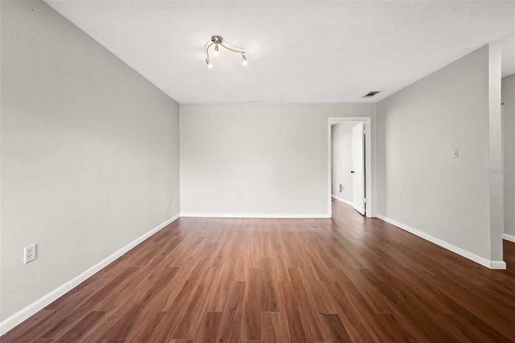 For Sale: $80,000 (2 beds, 1 baths, 876 Square Feet)