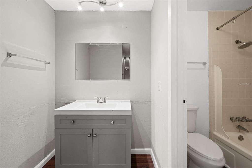 For Sale: $80,000 (2 beds, 1 baths, 876 Square Feet)