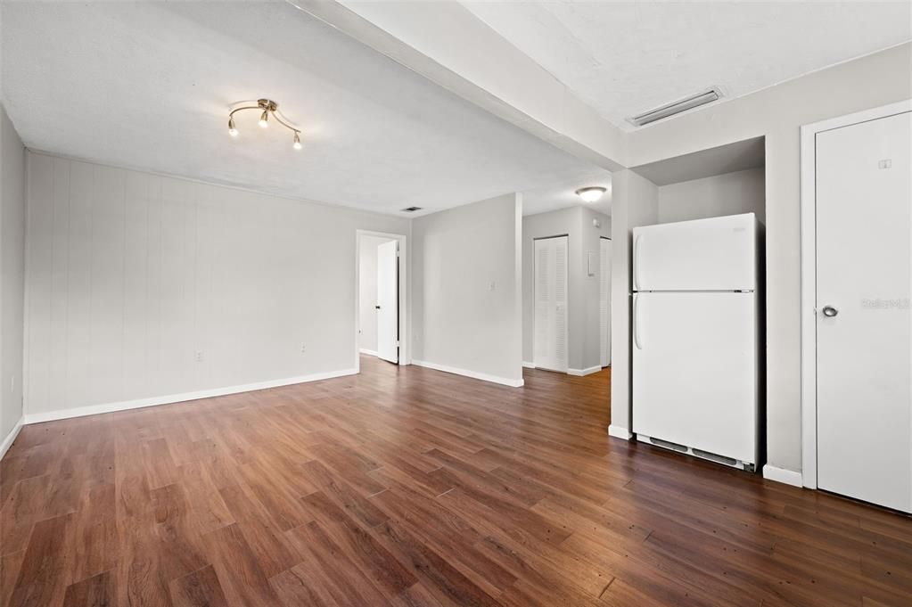 For Sale: $80,000 (2 beds, 1 baths, 876 Square Feet)