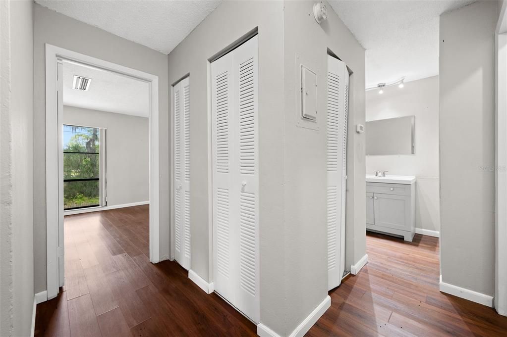 For Sale: $80,000 (2 beds, 1 baths, 876 Square Feet)