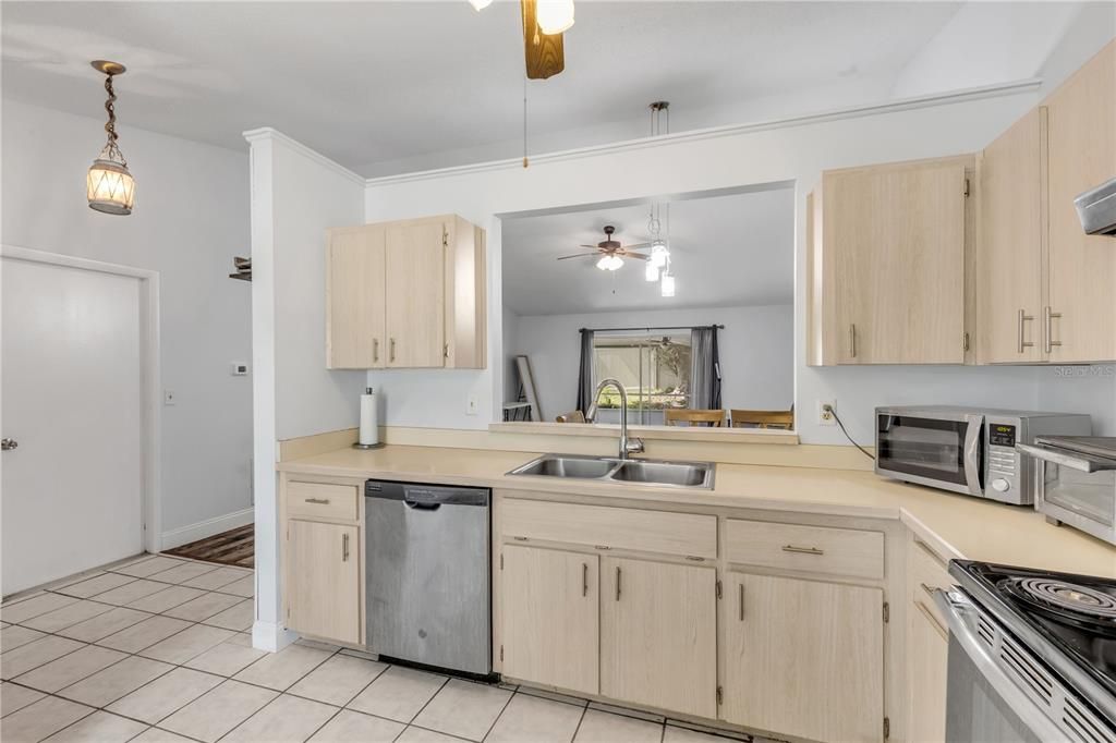 En Venta: $319,000 (3 camas, 2 baños, 1297 Pies cuadrados)