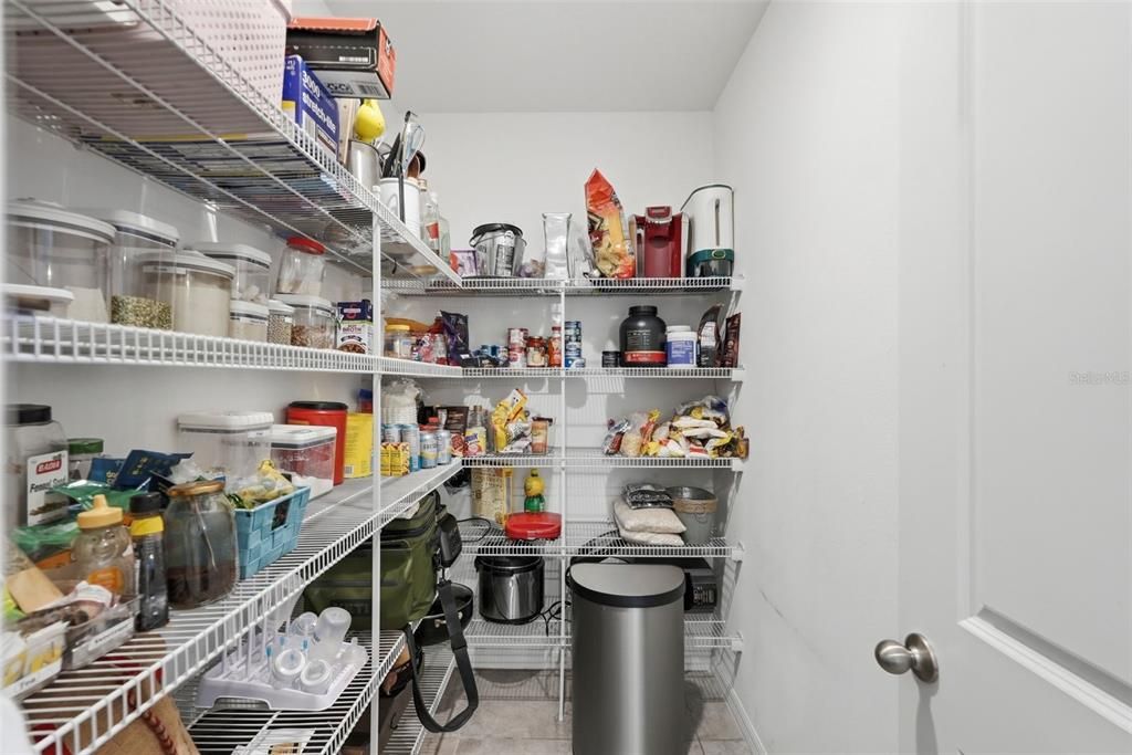 На продажу: $389,900 (6 спален, 3 ванн, 2624 Квадратных фут)