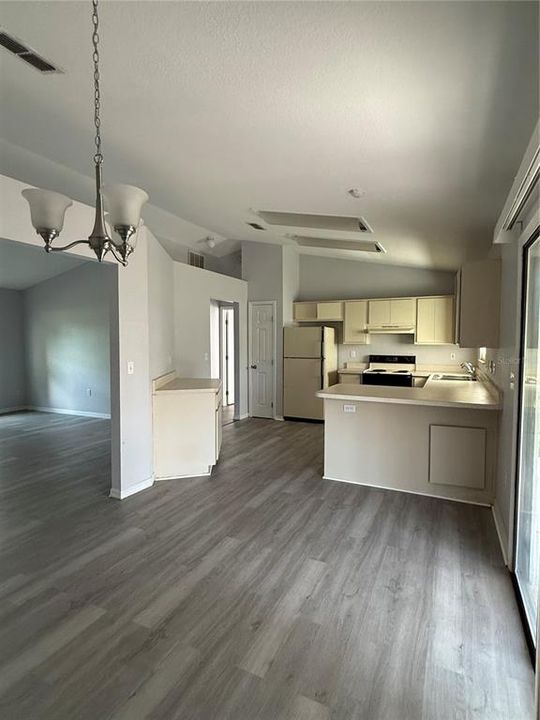 В аренду: $1,900 (3 спален, 2 ванн, 1580 Квадратных фут)