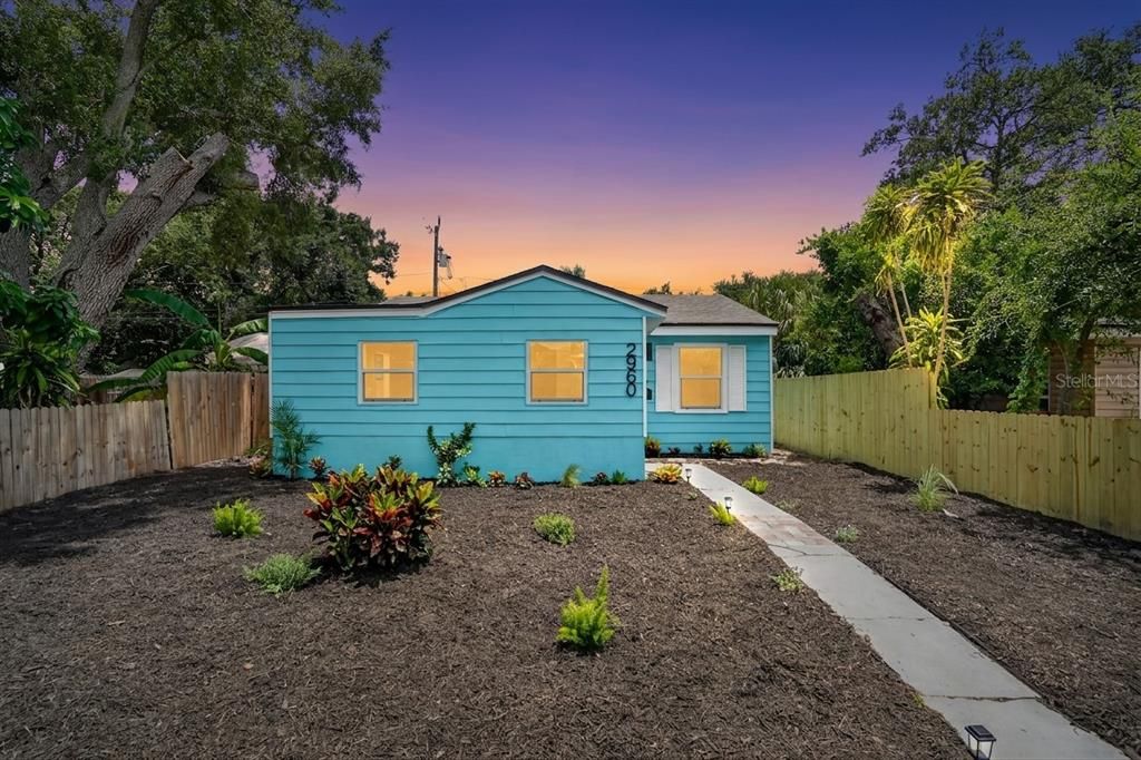 For Sale: $324,999 (2 beds, 1 baths, 960 Square Feet)