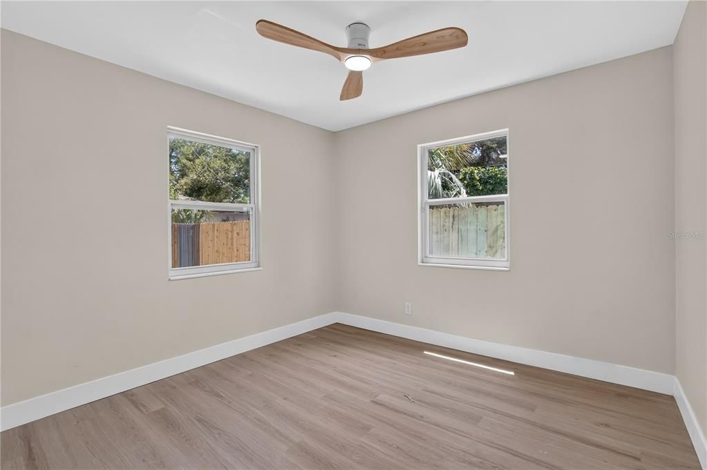 For Sale: $324,999 (2 beds, 1 baths, 960 Square Feet)