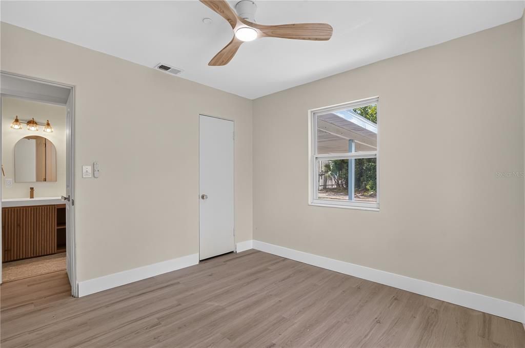 For Sale: $324,999 (2 beds, 1 baths, 960 Square Feet)