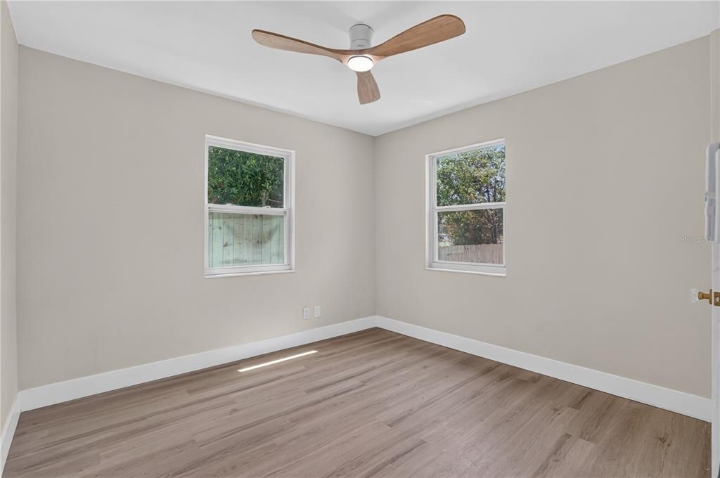 For Sale: $324,999 (2 beds, 1 baths, 960 Square Feet)