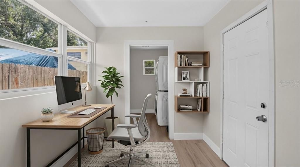 For Sale: $324,999 (2 beds, 1 baths, 960 Square Feet)