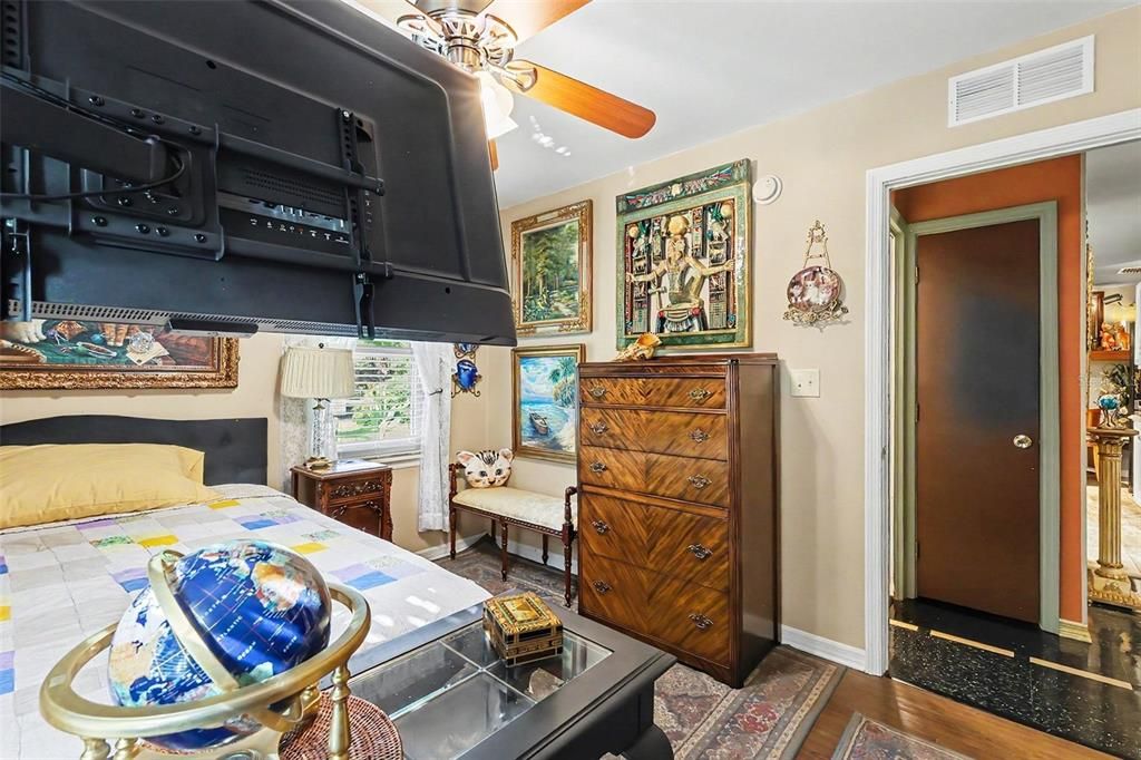 For Sale: $200,000 (3 beds, 2 baths, 1144 Square Feet)