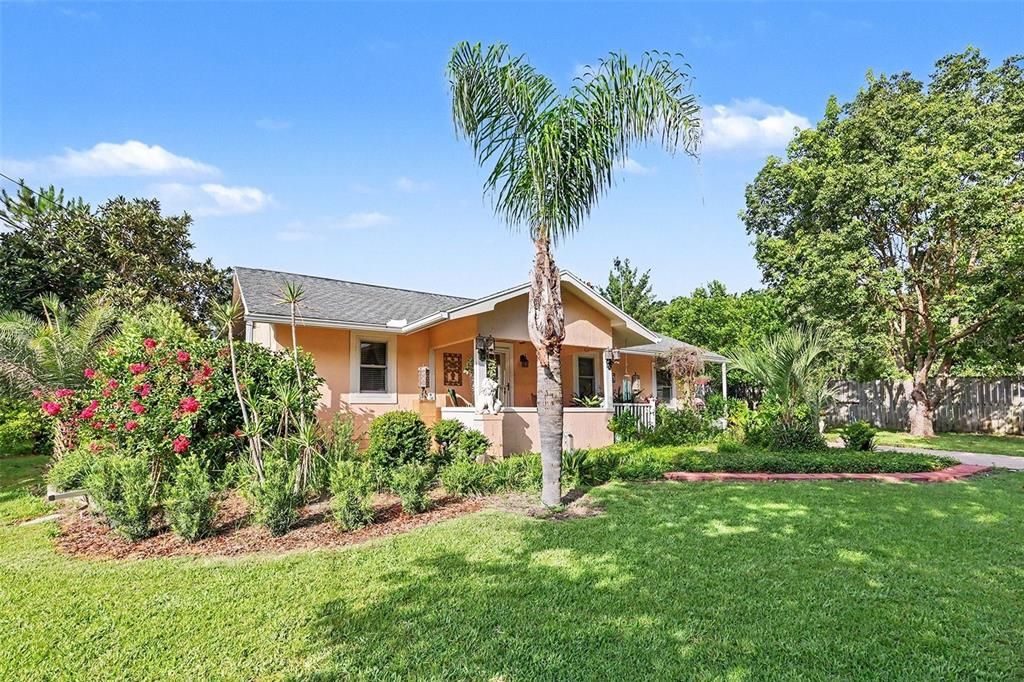 For Sale: $200,000 (3 beds, 2 baths, 1144 Square Feet)