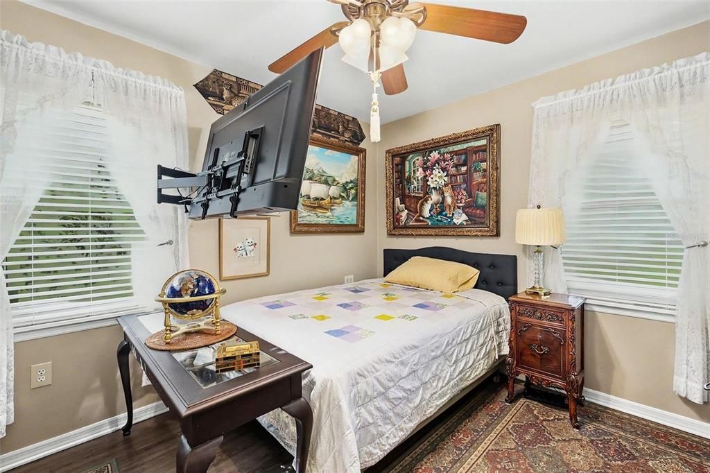 For Sale: $200,000 (3 beds, 2 baths, 1144 Square Feet)
