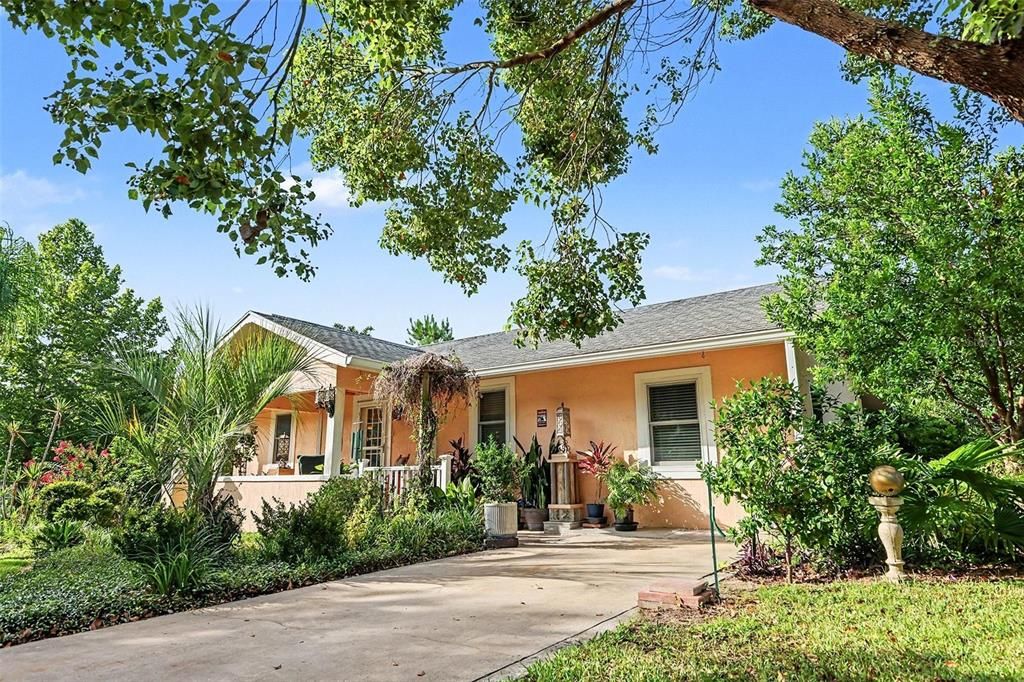 For Sale: $200,000 (3 beds, 2 baths, 1144 Square Feet)