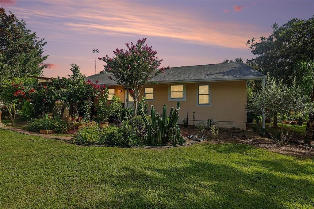 For Sale: $200,000 (3 beds, 2 baths, 1144 Square Feet)