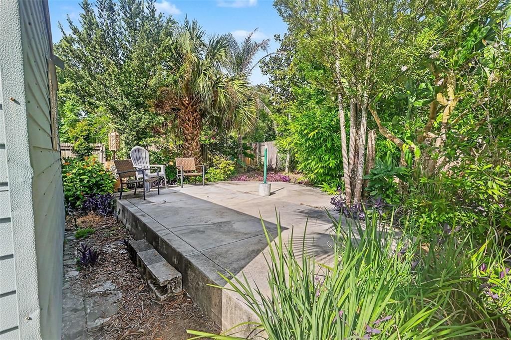 For Sale: $200,000 (3 beds, 2 baths, 1144 Square Feet)
