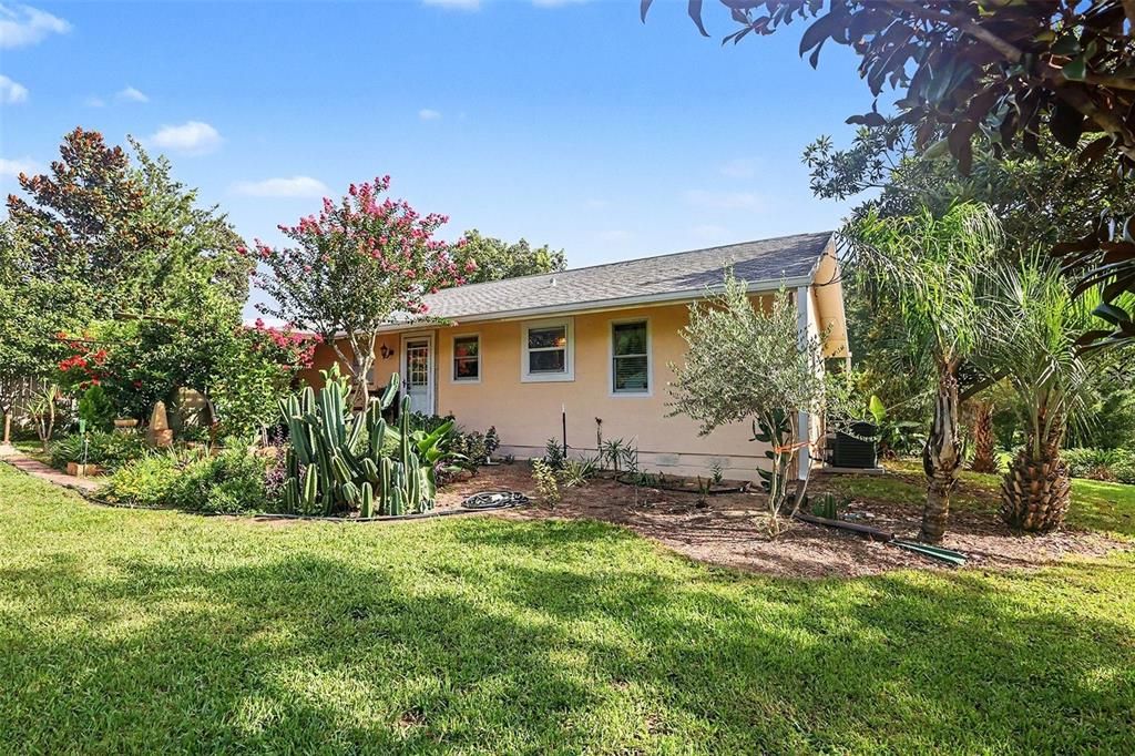 For Sale: $200,000 (3 beds, 2 baths, 1144 Square Feet)