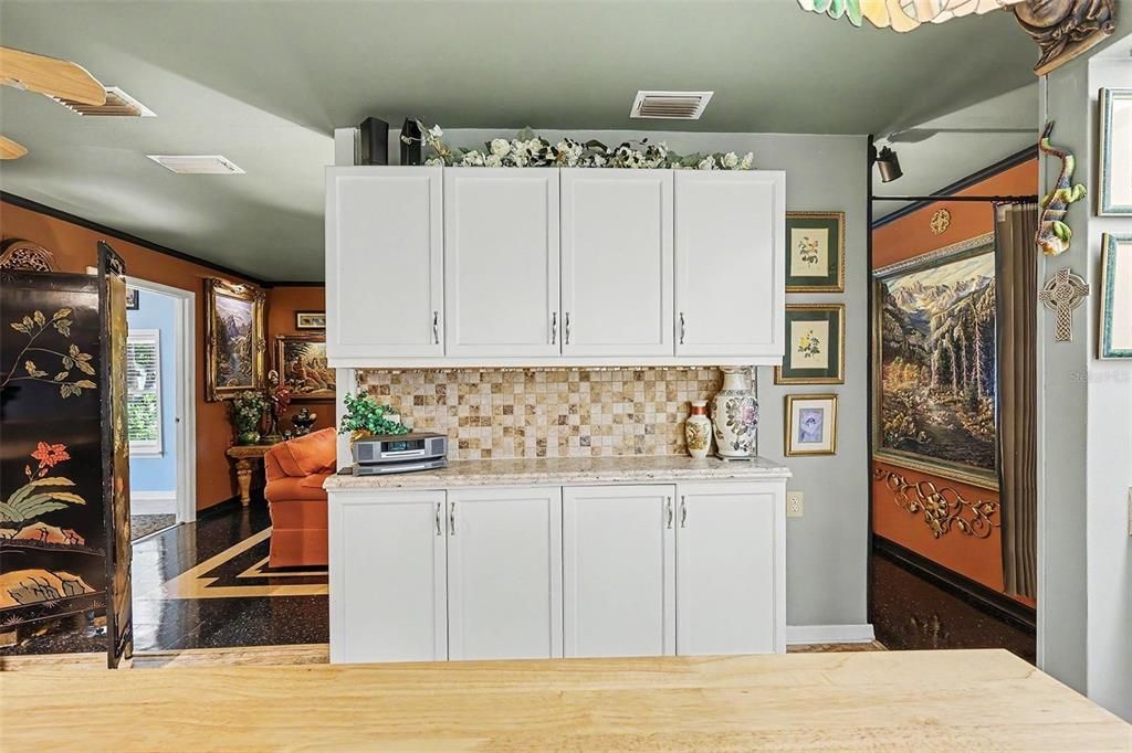 For Sale: $200,000 (3 beds, 2 baths, 1144 Square Feet)