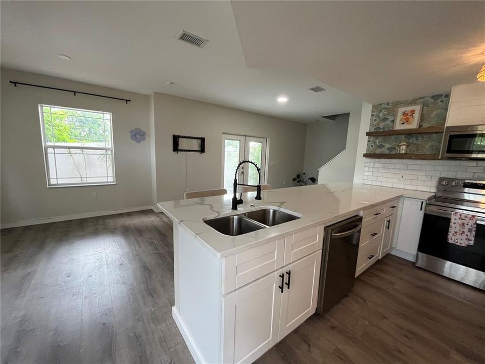 For Sale: $354,500 (3 beds, 2 baths, 1685 Square Feet)