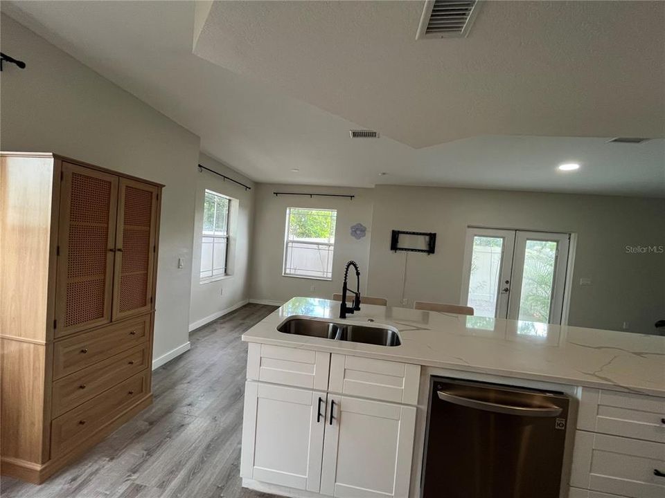 For Sale: $354,500 (3 beds, 2 baths, 1685 Square Feet)