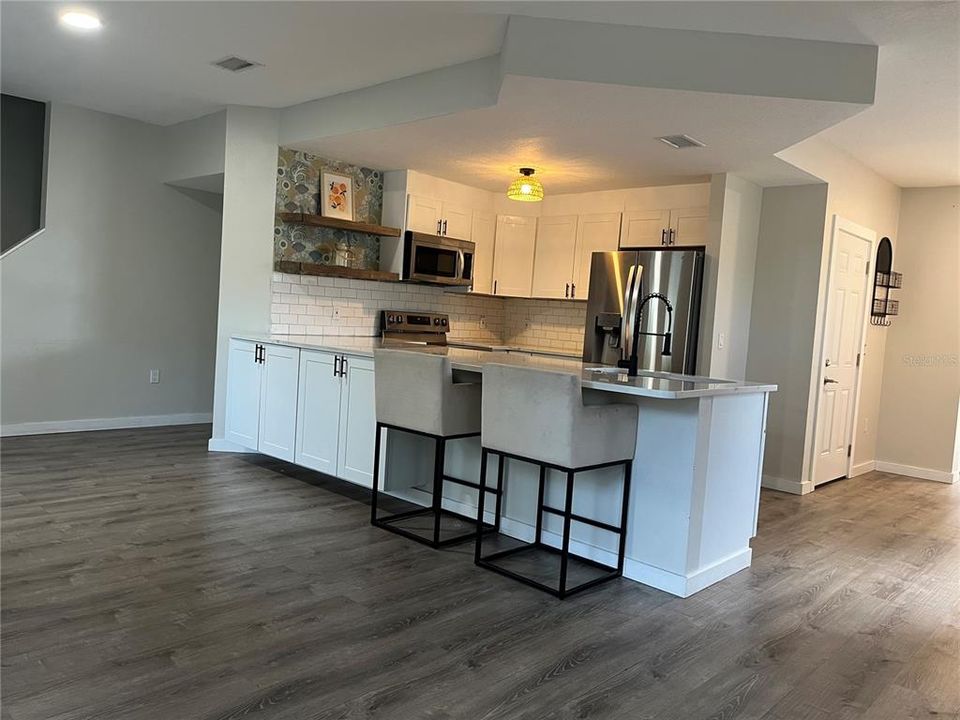 For Sale: $354,500 (3 beds, 2 baths, 1685 Square Feet)