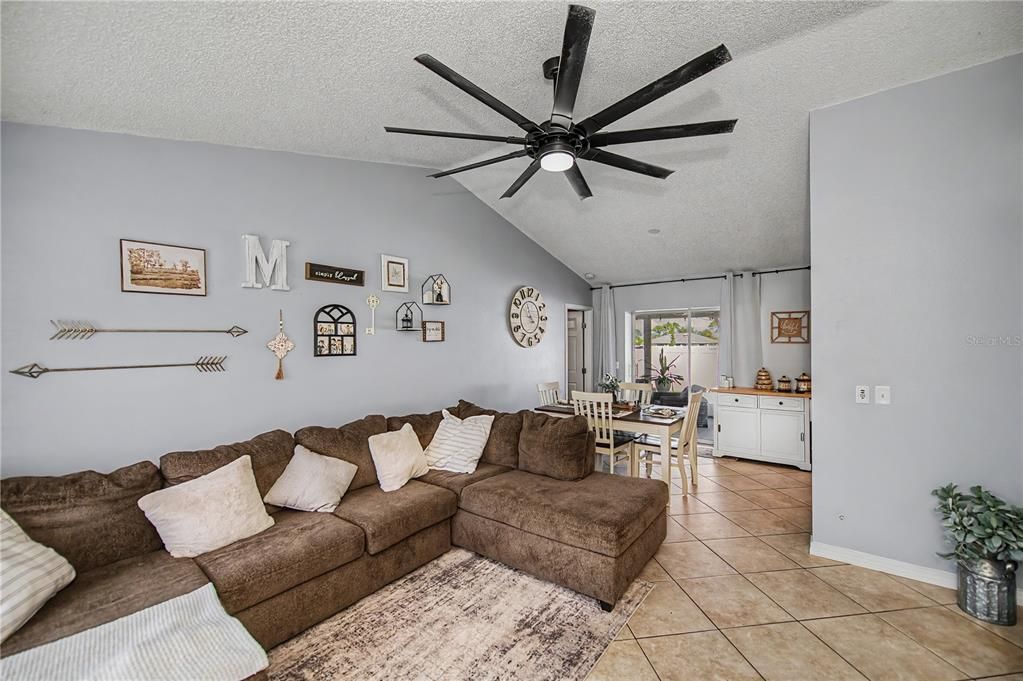 En Venta: $349,900 (2 camas, 2 baños, 1003 Pies cuadrados)