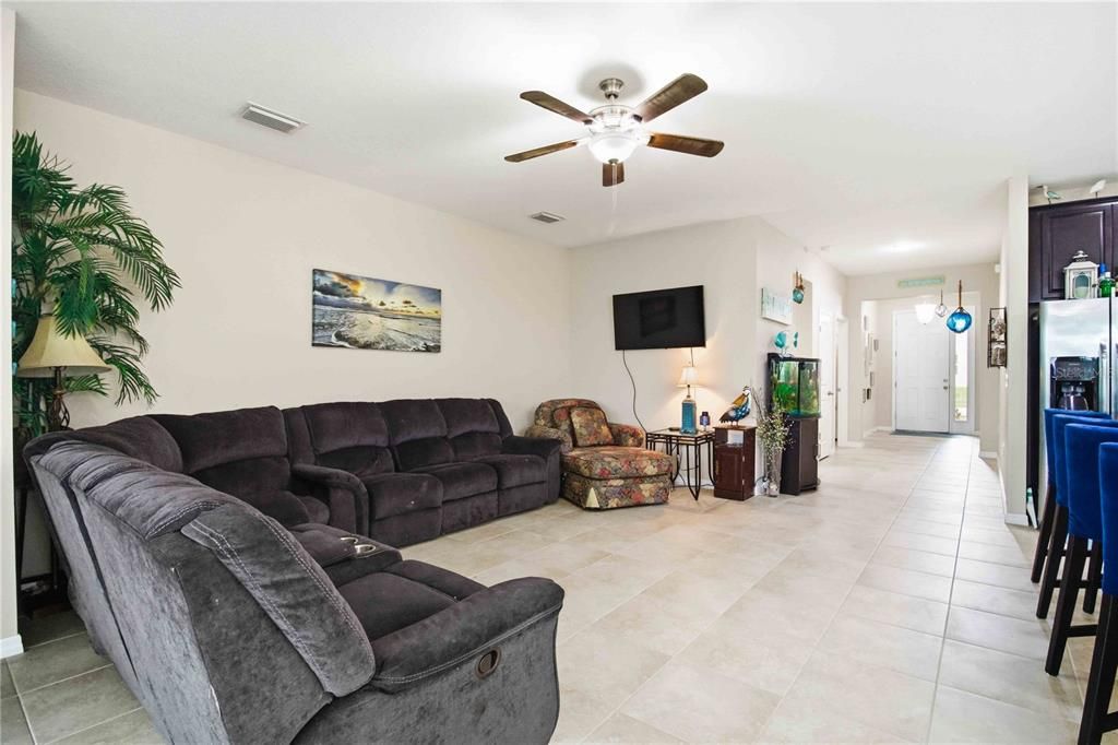 En Venta: $454,999 (4 camas, 2 baños, 2036 Pies cuadrados)