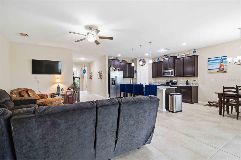 En Venta: $454,999 (4 camas, 2 baños, 2036 Pies cuadrados)