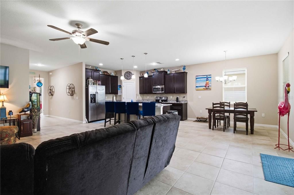 En Venta: $454,999 (4 camas, 2 baños, 2036 Pies cuadrados)