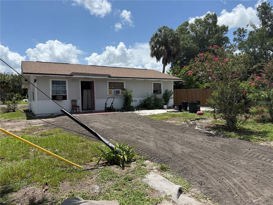 For Sale: $240,000 (3 beds, 1 baths, 1083 Square Feet)