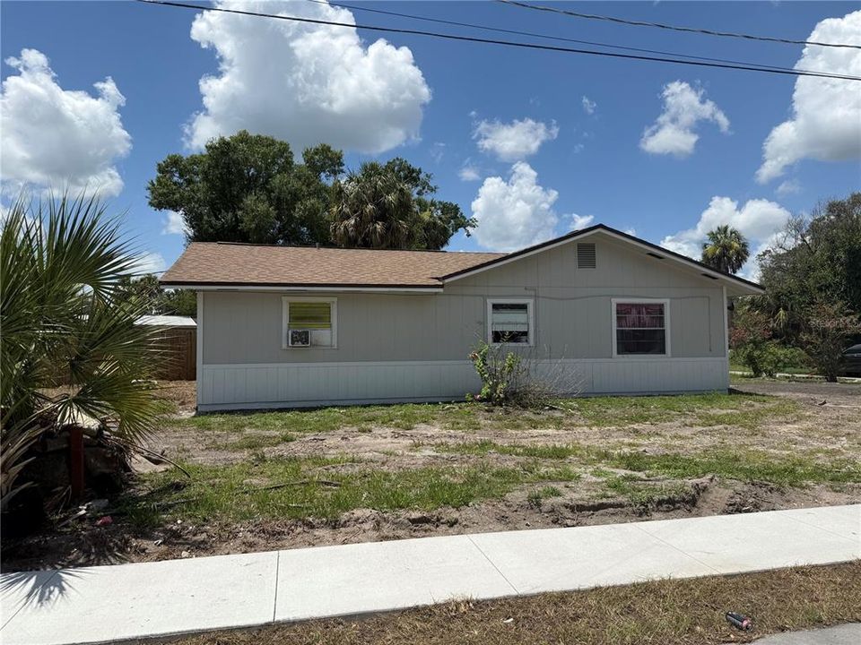 For Sale: $240,000 (3 beds, 1 baths, 1083 Square Feet)
