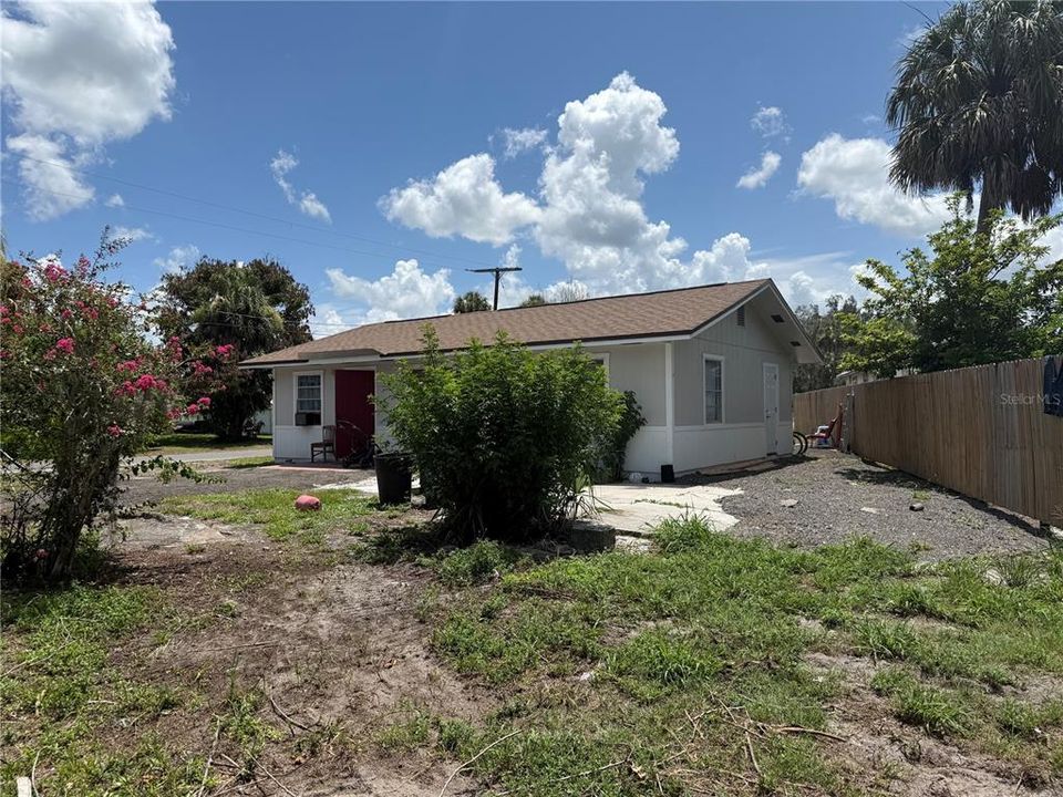 For Sale: $240,000 (3 beds, 1 baths, 1083 Square Feet)
