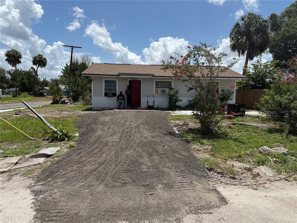 For Sale: $240,000 (3 beds, 1 baths, 1083 Square Feet)