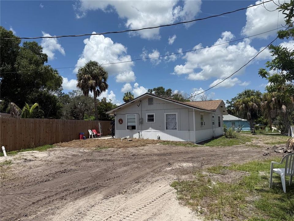 For Sale: $240,000 (3 beds, 1 baths, 1083 Square Feet)