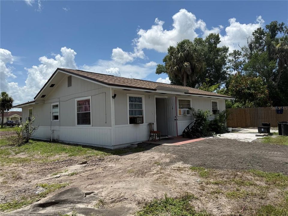 For Sale: $240,000 (3 beds, 1 baths, 1083 Square Feet)