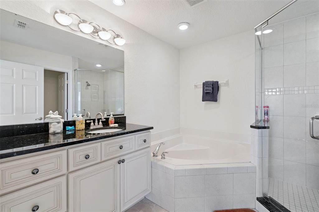For Sale: $599,999 (5 beds, 5 baths, 3418 Square Feet)
