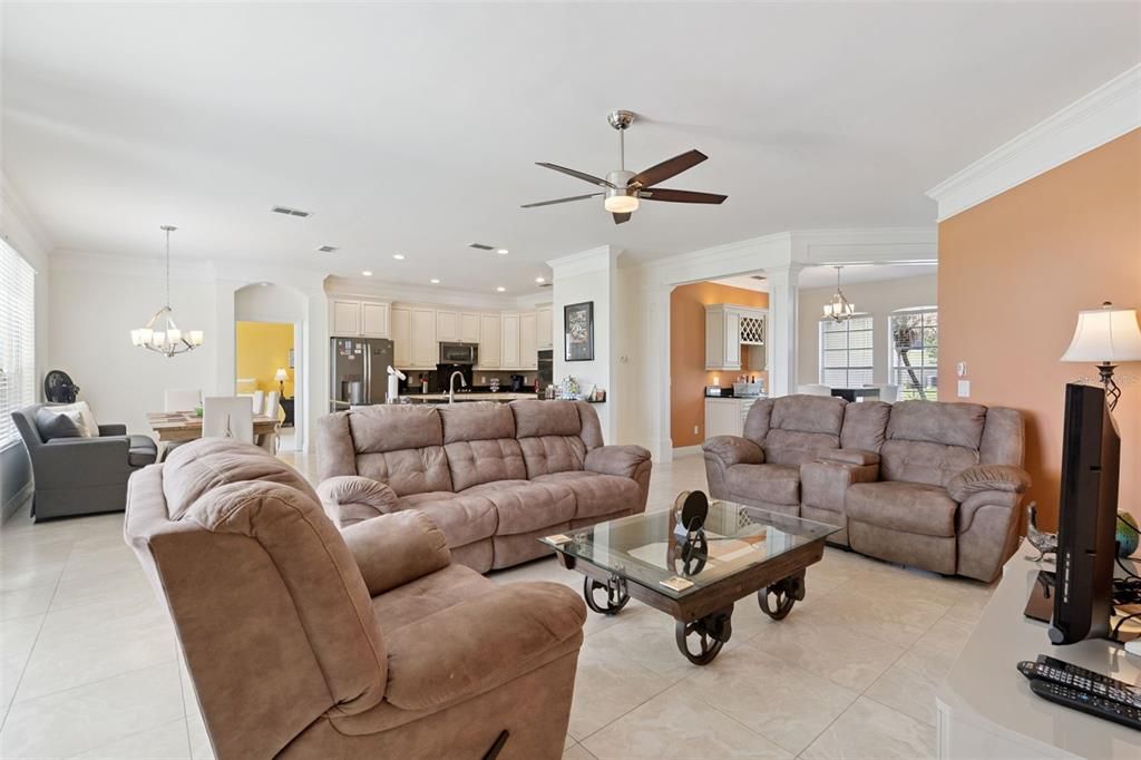 For Sale: $599,999 (5 beds, 5 baths, 3418 Square Feet)