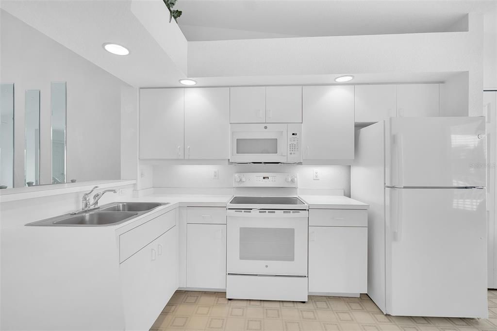 For Sale: $184,900 (2 beds, 2 baths, 1153 Square Feet)