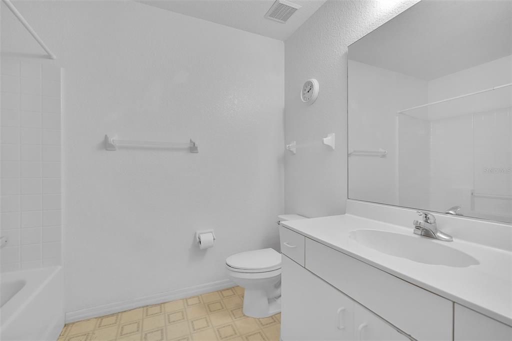 For Sale: $184,900 (2 beds, 2 baths, 1153 Square Feet)