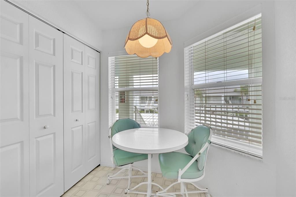 For Sale: $184,900 (2 beds, 2 baths, 1153 Square Feet)