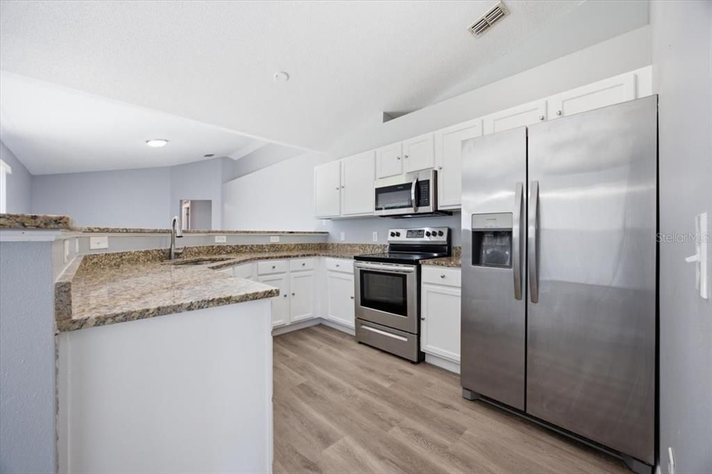En Venta: $259,000 (4 camas, 2 baños, 1750 Pies cuadrados)