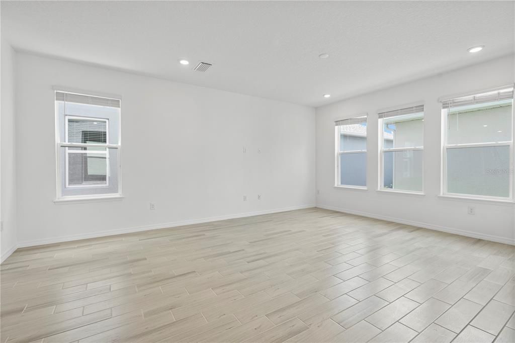 For Rent: $3,050 (3 beds, 3 baths, 2332 Square Feet)