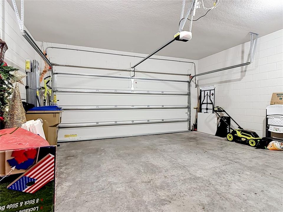 For Rent: $2,600 (3 beds, 3 baths, 2120 Square Feet)
